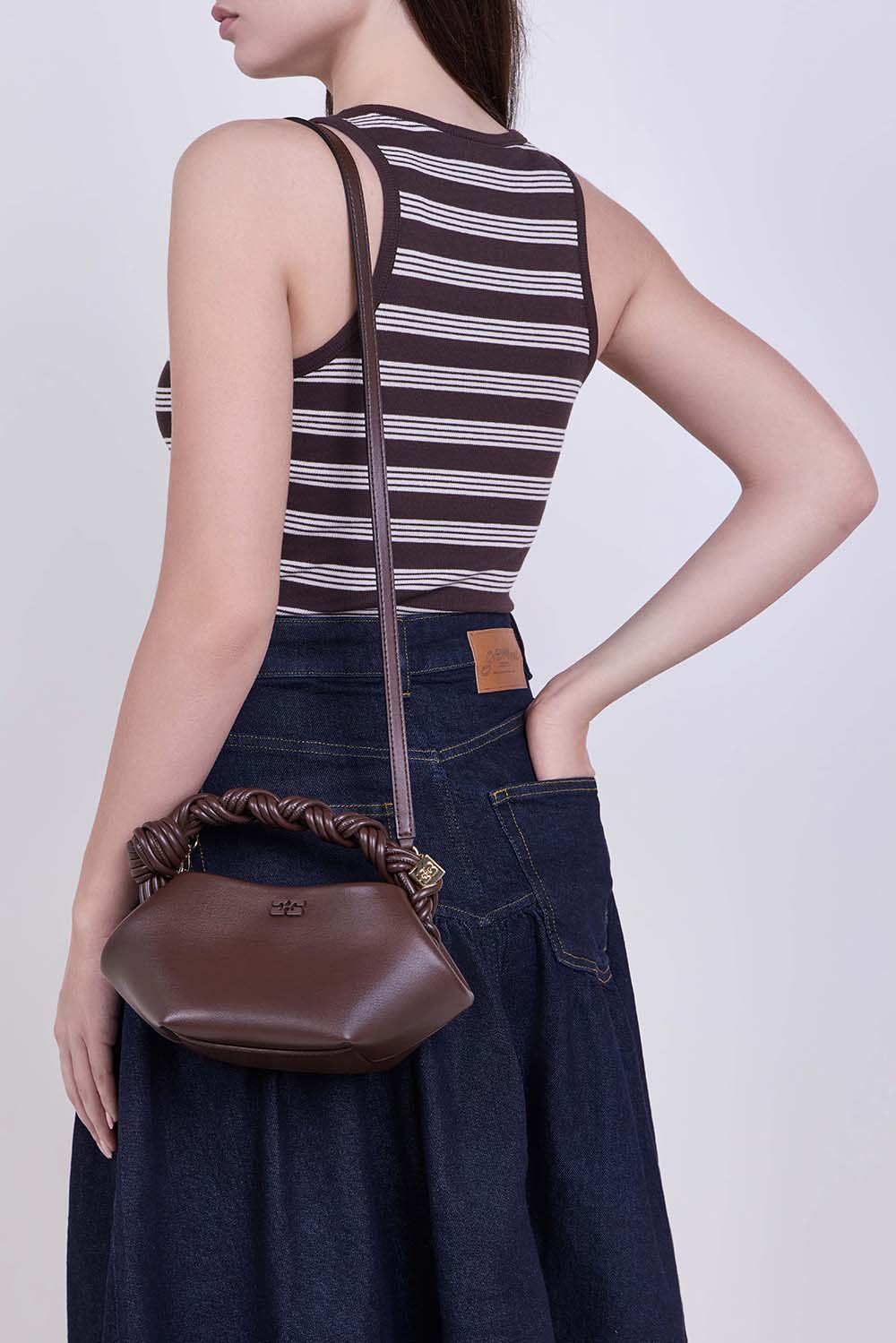 תמונת כל הלוק של תיק בו מיני